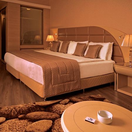 Eser Premium Hotel&Spa Buyukcekmece Exteriér fotografie A room at the hotel