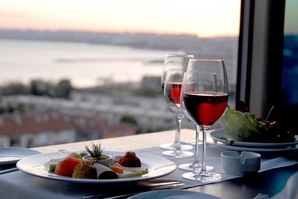 Eser Premium Hotel&Spa Buyukcekmece Exteriér fotografie A view of the Aegean Sea from the hotel