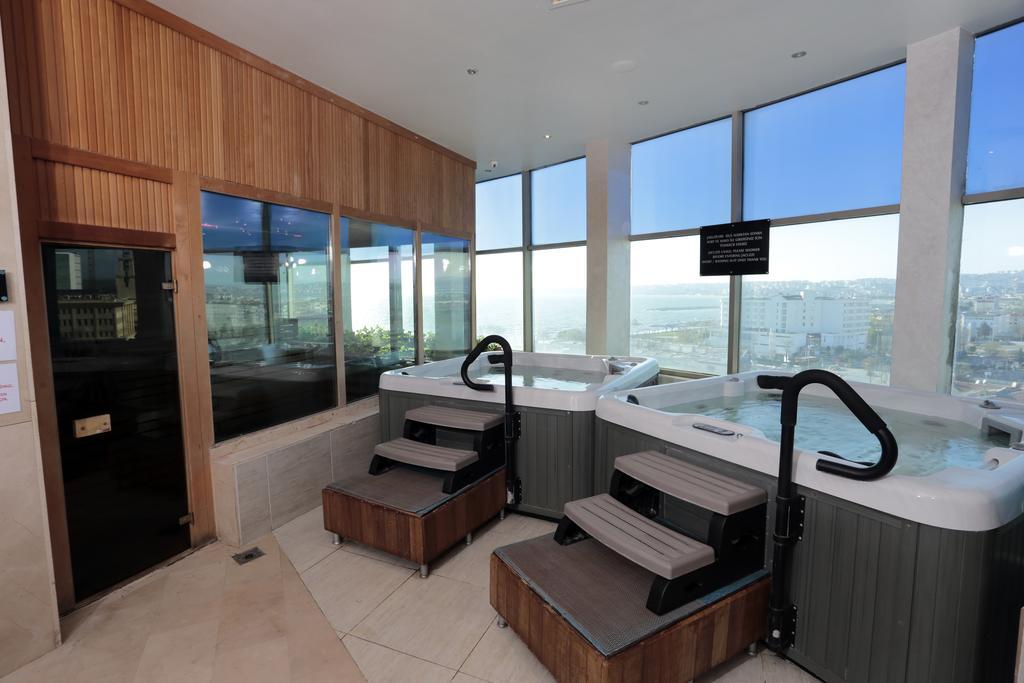 Eser Premium Hotel&Spa Buyukcekmece Exteriér fotografie The spa at the 100th floor of the tower