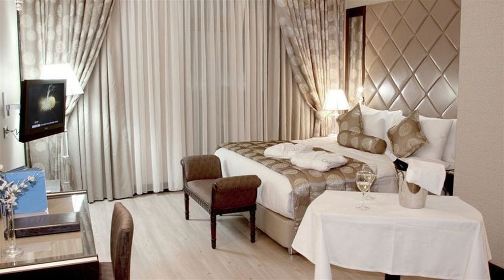 Eser Premium Hotel&Spa Buyukcekmece Exteriér fotografie A bedroom at the hotel