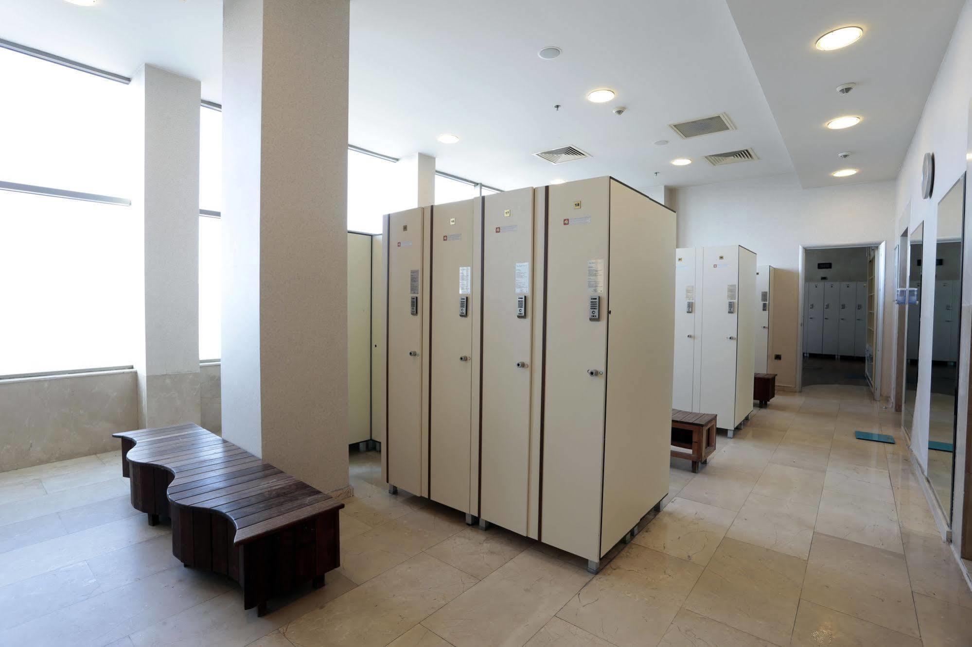 Eser Premium Hotel&Spa Buyukcekmece Exteriér fotografie A locker room