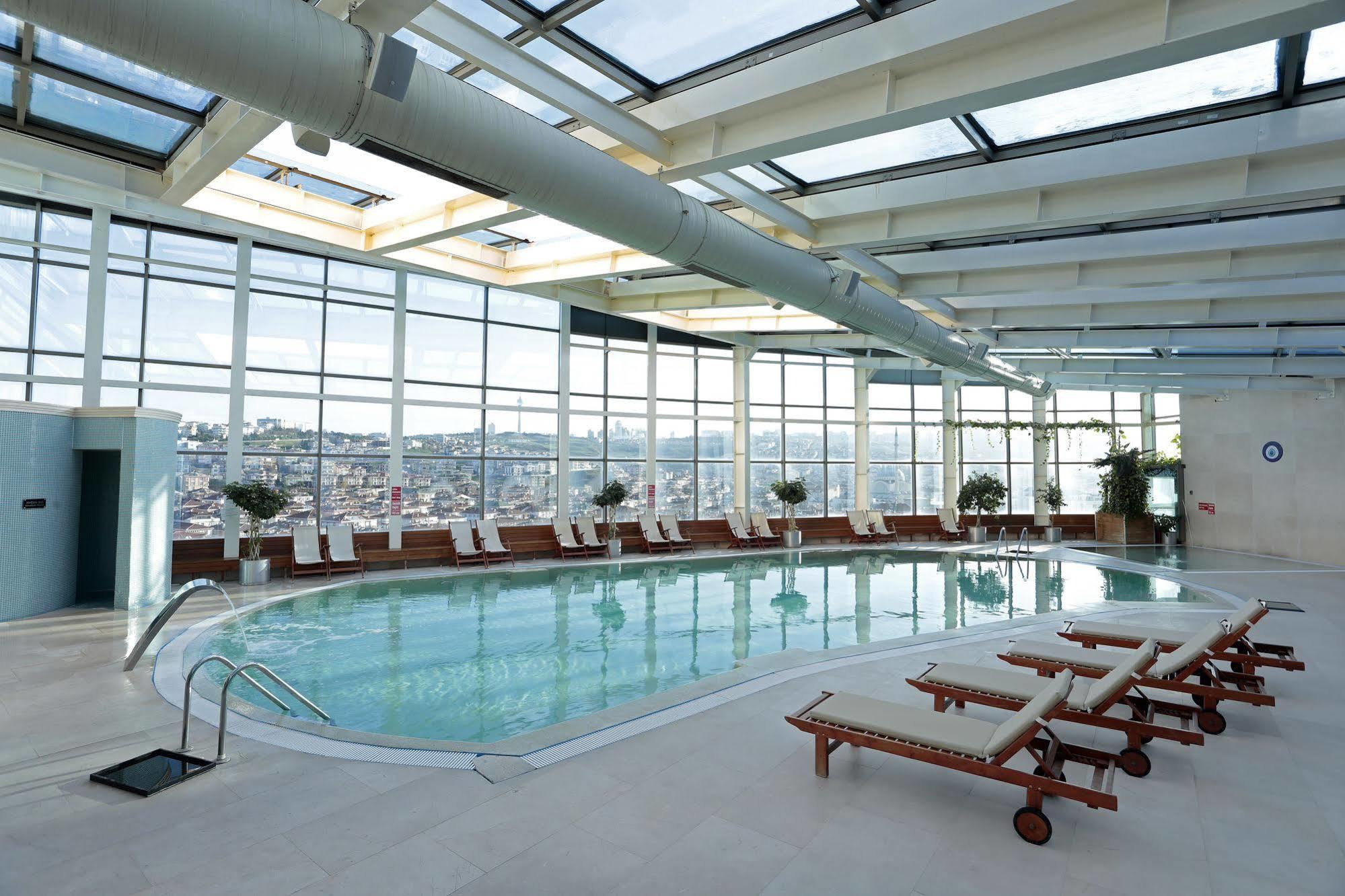 Eser Premium Hotel&Spa Buyukcekmece Exteriér fotografie The pool at the Westin Palace, Brussels