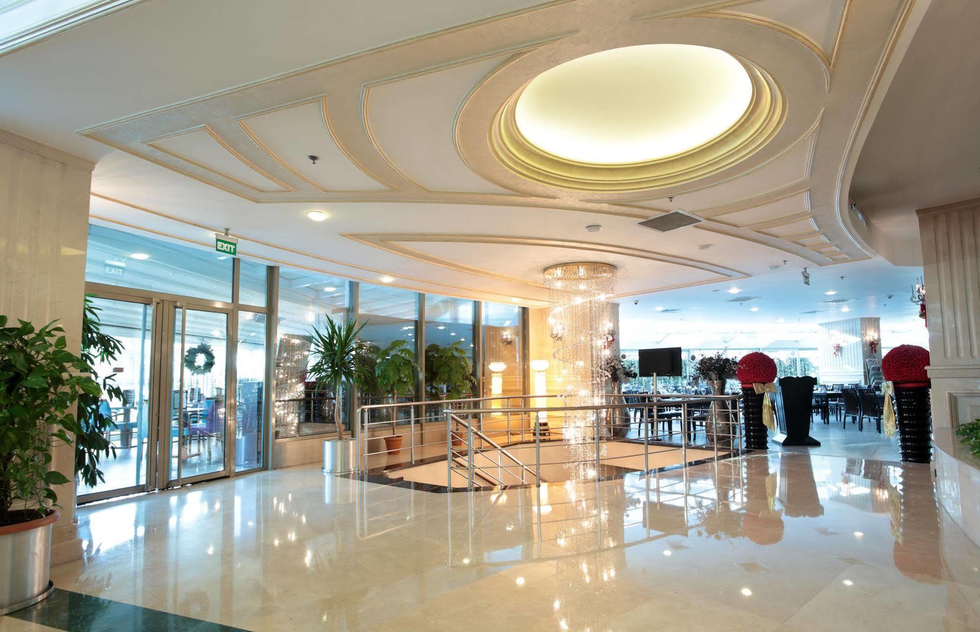 Eser Premium Hotel&Spa Buyukcekmece Exteriér fotografie Lobby