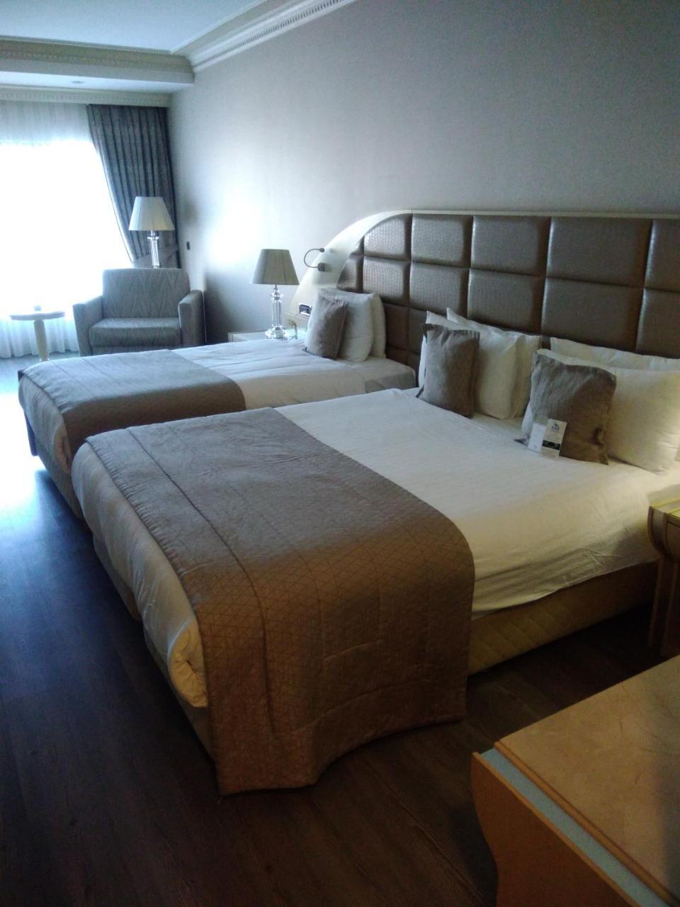 Eser Premium Hotel&Spa Buyukcekmece Exteriér fotografie A room at the hotel