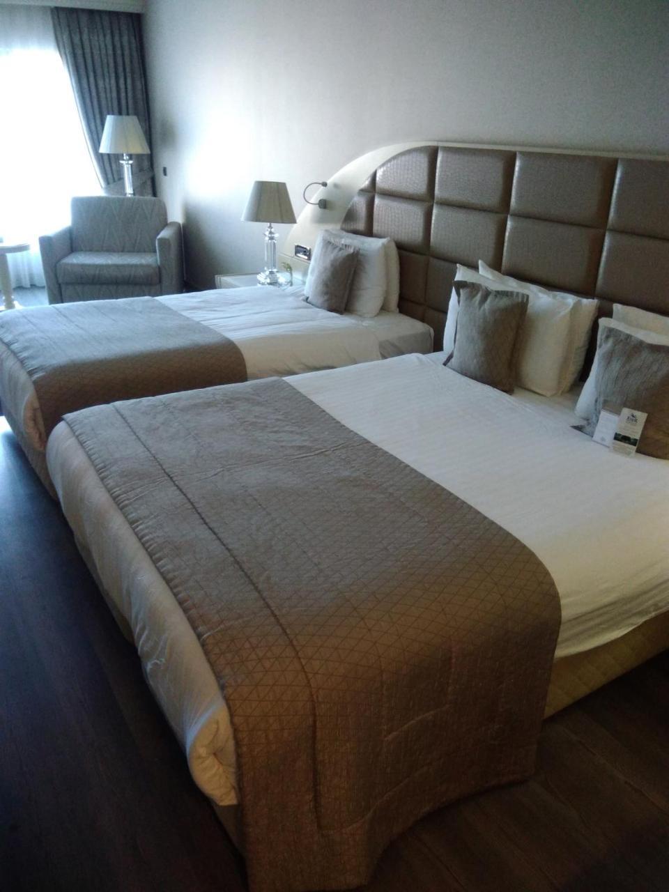 Eser Premium Hotel&Spa Buyukcekmece Exteriér fotografie A bed runner